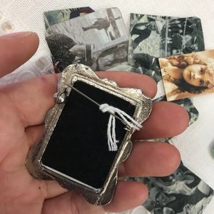 Vintage Jewelry - Pin Frame Brooch With interchangeable Pictures Vintage Jewelry - Pin Frame Brooch With interchangeable Pictures